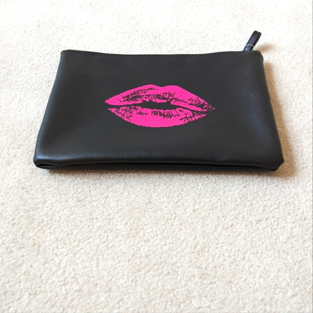 Bloomingdale's large black with hot pink lips faux leather cosmetic bag NWT